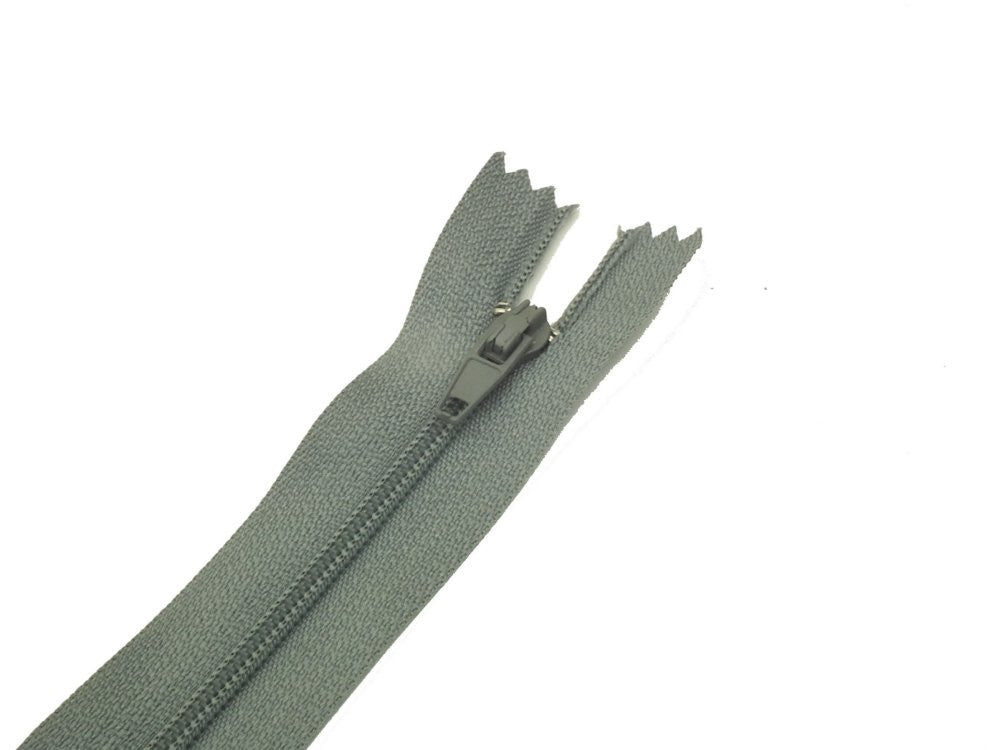 7" Zip: Grey